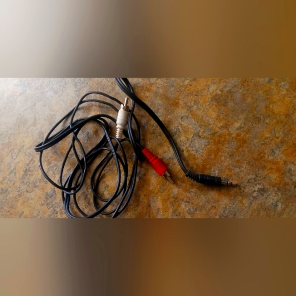 3.5mm to RCA Audio Cable - Black with Red & White Plugs